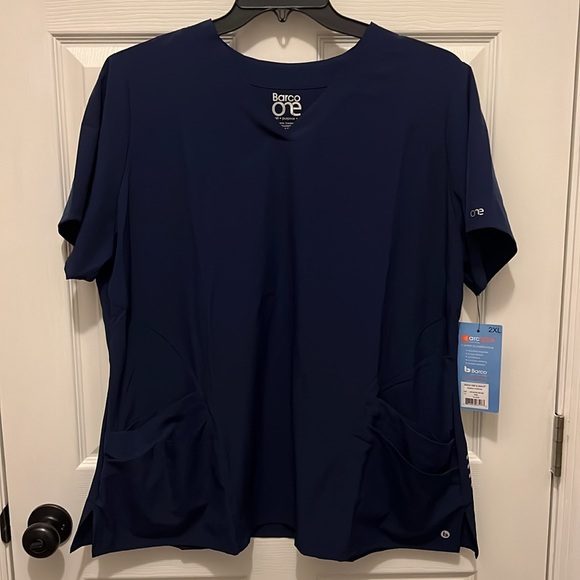 Barco One 5 Pocket Shaped Scrub Top - Picture 2 of 6